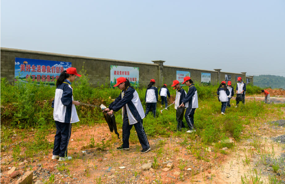 2_1 保護母親河我們在行動 鄧宏鈺 13317464188.png