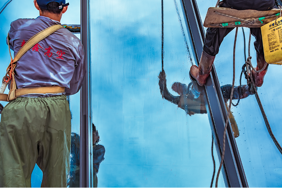 18_4 高空環保人（組照） 梁毓湘 15084971901.png