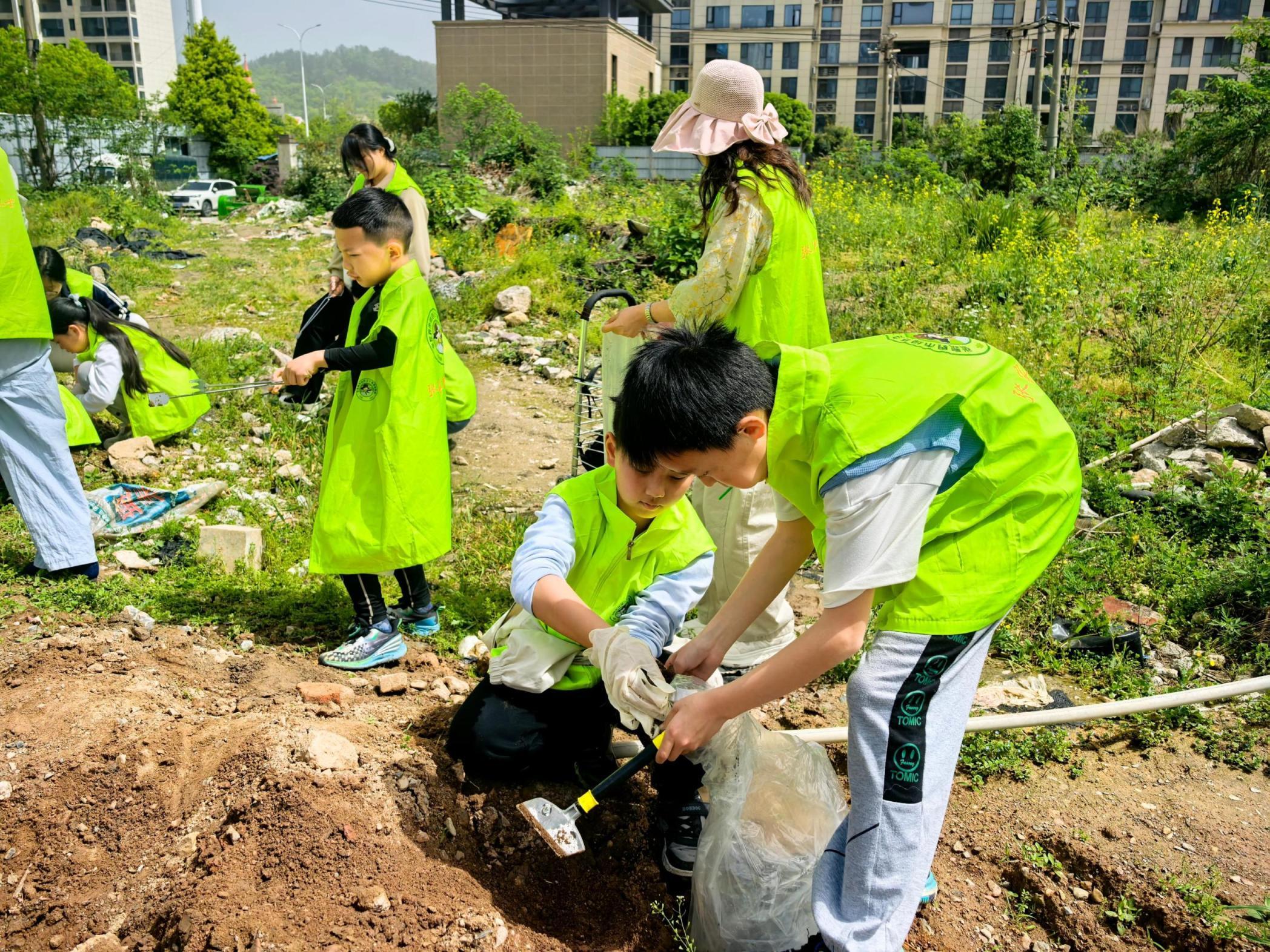 1745400393024082786.jpg 4.23綠色衛(wèi)士張家界2.jpg