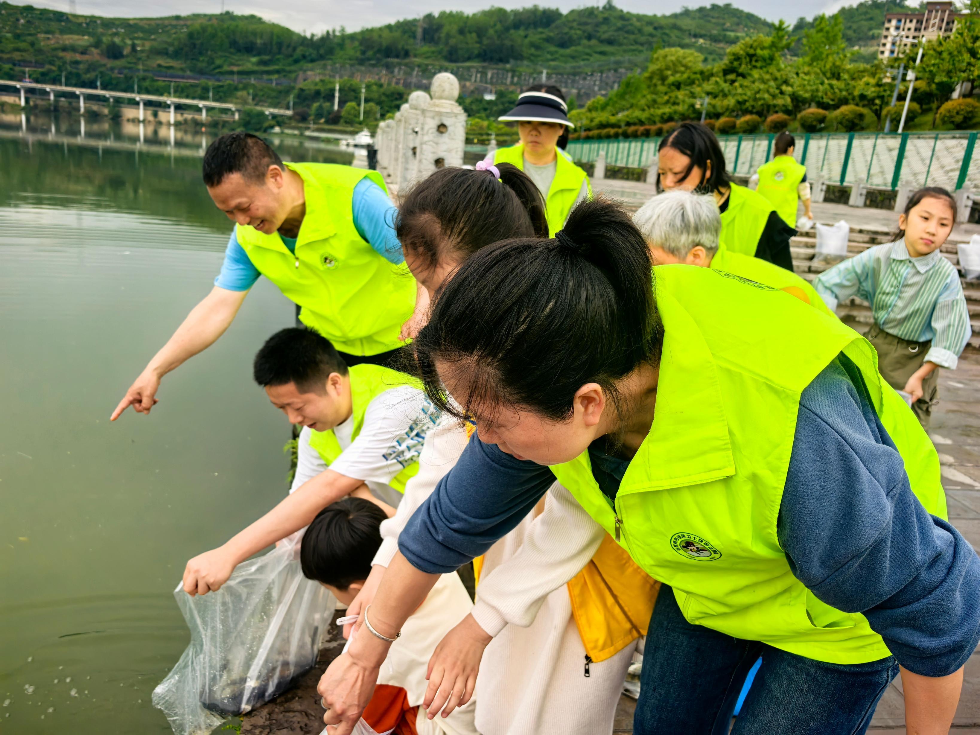 1745400409812032274.jpg 4.23綠色衛(wèi)士張家界3.jpg