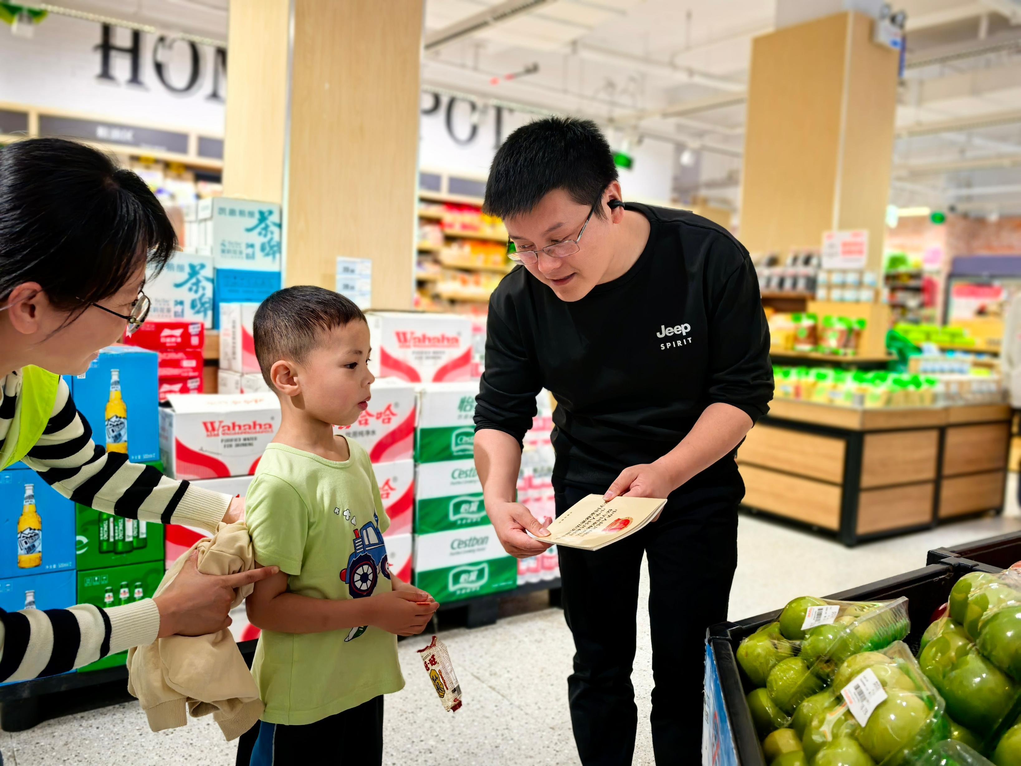 1747104946024053209.jpg 5.12張家界普法宣傳1.jpg